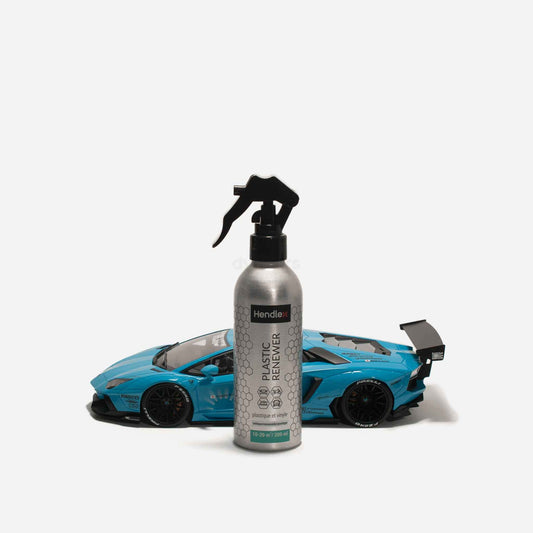 Redonnez vie à vos surfaces en plastique avec Hendlex Plastic Renewer - Nettoyant et protecteur efficace.