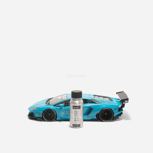 Protégez vos surfaces en plastique et en métal avec Hendlex Plastique et Métal Nano Coating - Revêtement hydrophobe et anti-graisse.